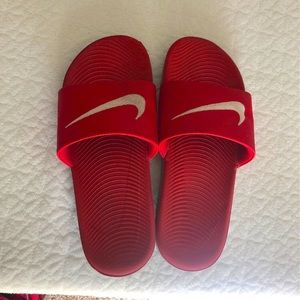 Red size 7 Nike slides